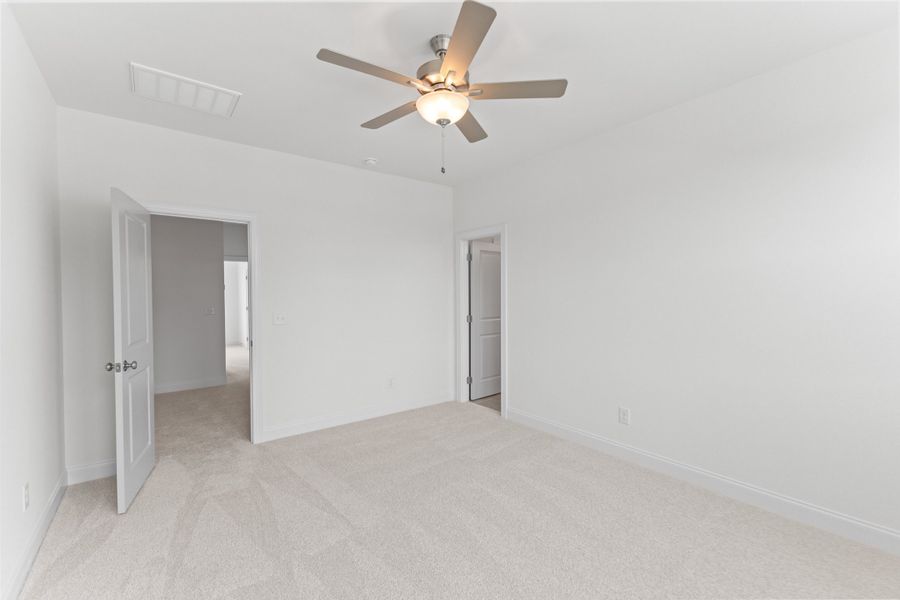 Representative unfurnished interior of a home built from the The Hemlock by RobuckHomes in Kennebec Crossing, Angier (Image 164).