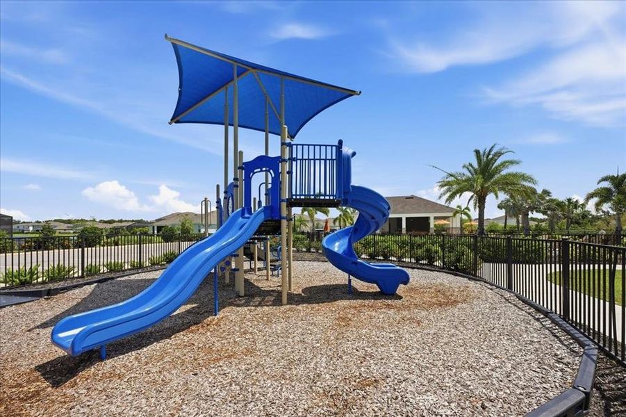 Community amenities in Coddington, Bradenton (Image 39).