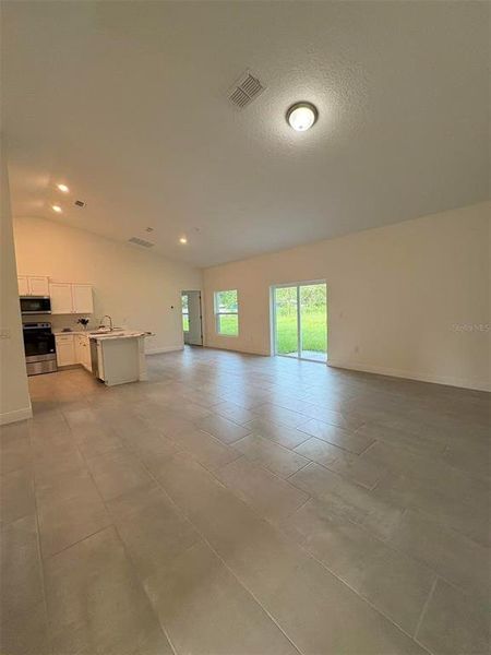 Spacious, unfurnished interior of a new home in , Deland (Image 23).