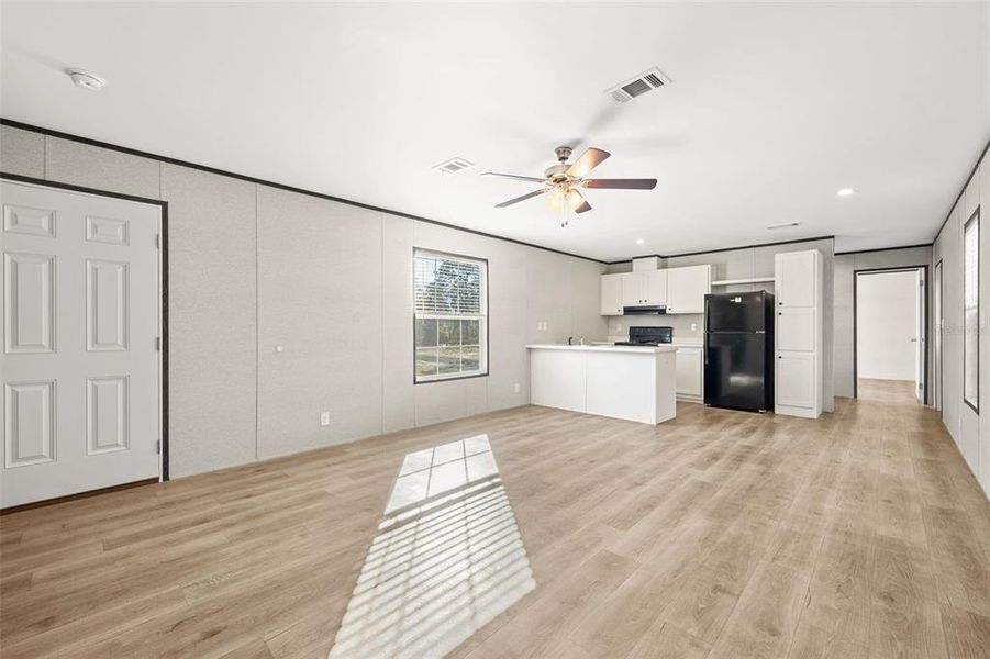 Spacious, unfurnished interior of a new home in , Bronson (Image 10).