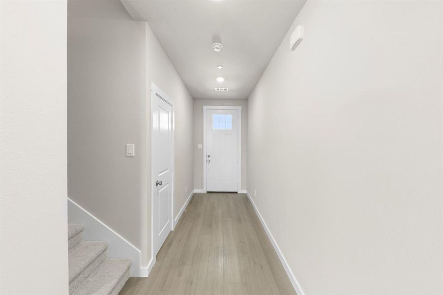 03. 725 Prosper - Entry 03. 725 Prosper - Entry