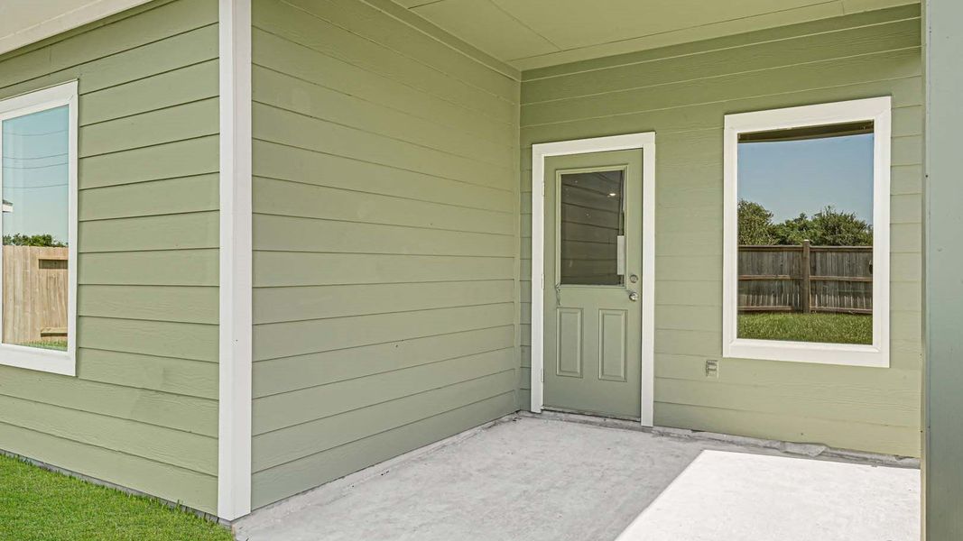 Representative exterior details of a home built from the Midland - X40M by D.R. Horton in Holly Ridge, Rosenberg (Image 4). Representative exterior details of a home built from the Midland - X40M by D.R. Horton in Holly Ridge, Rosenberg (Image 4).