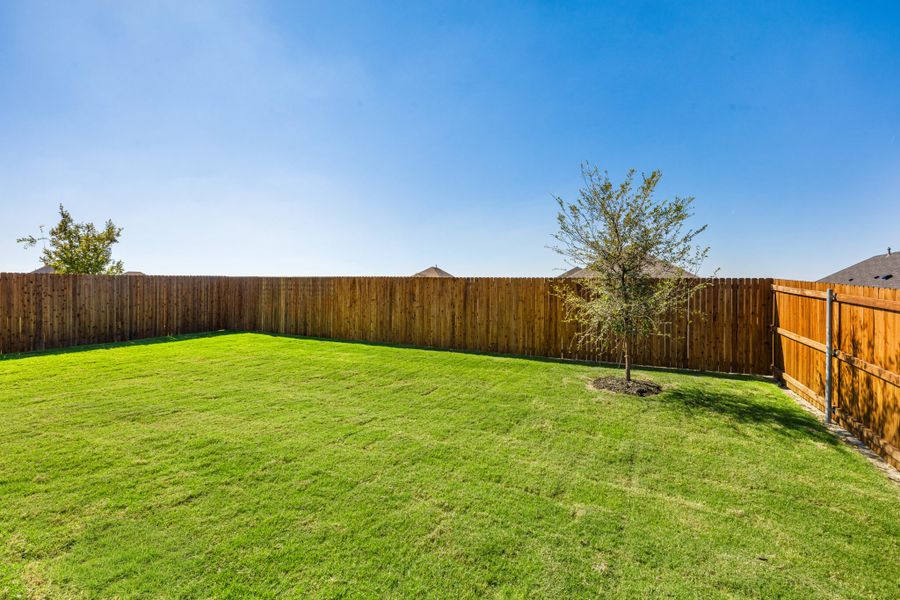 Exterior details and patio area of a home in Elevon, Lavon (Image 4).