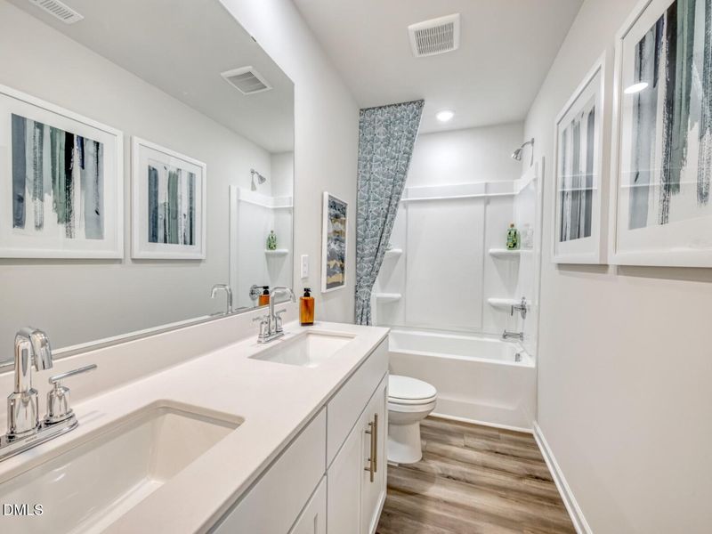 RAL_Oak-Manor_343-Lennon_Interior_Bath2 RAL_Oak-Manor_343-Lennon_Interior_Bath2