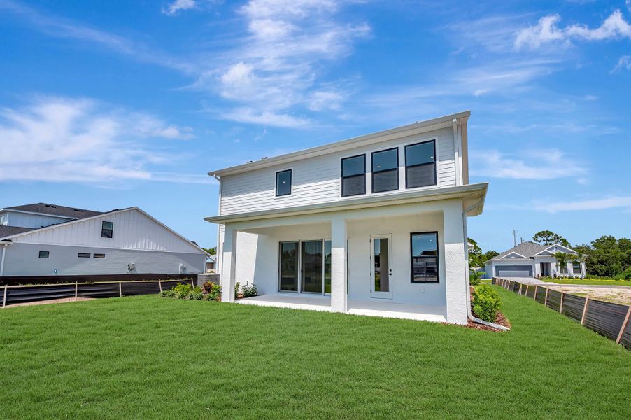 Representative exterior details of a home built from the The Messner by David Weekley Homes in Lakeview Crossing – Tradition Series, Sarasota (Image 4).