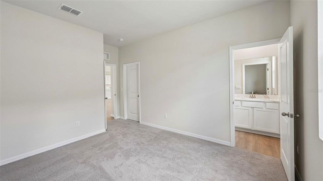 Spacious, unfurnished interior of a new home in Oakfield Trails, Parrish (Image 12).