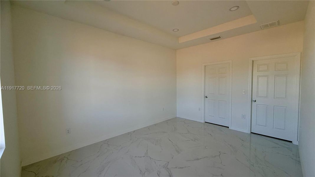 Spacious, unfurnished interior of a new home in , Lehigh Acres (Image 10).