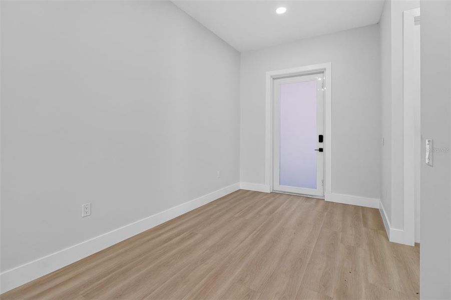 Spacious, unfurnished interior of a new home in , Pinellas Park (Image 23).