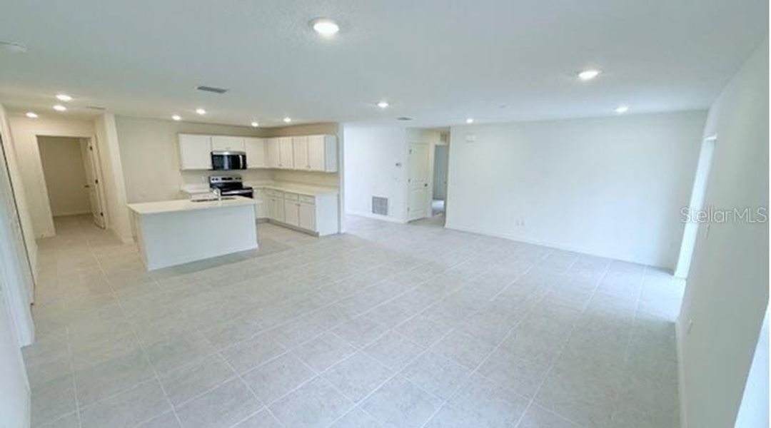 Spacious, unfurnished interior of a new home in , Palm Coast (Image 7).