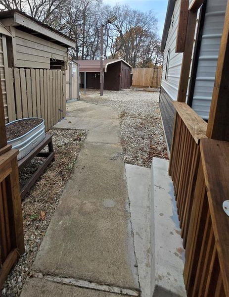 View of yard featuring a shed