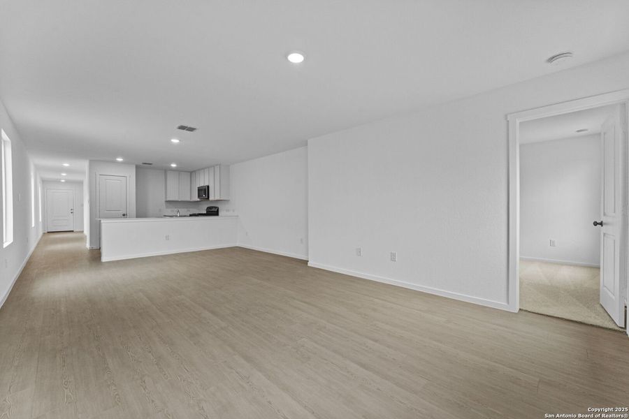 Spacious, unfurnished interior of a new home in Torian Village: Belmar Collection, San Antonio (Image 13).