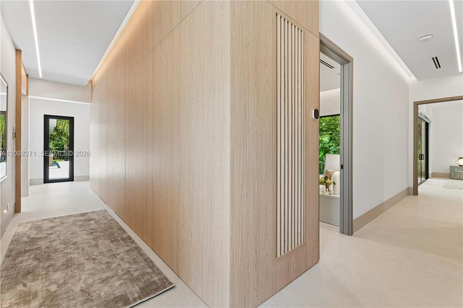 Spacious, unfurnished interior of a new home in , Pinecrest (Image 20).
