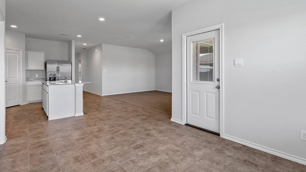 Spacious, unfurnished interior of a new home in Sunnycreek, Fort Worth (Image 17).