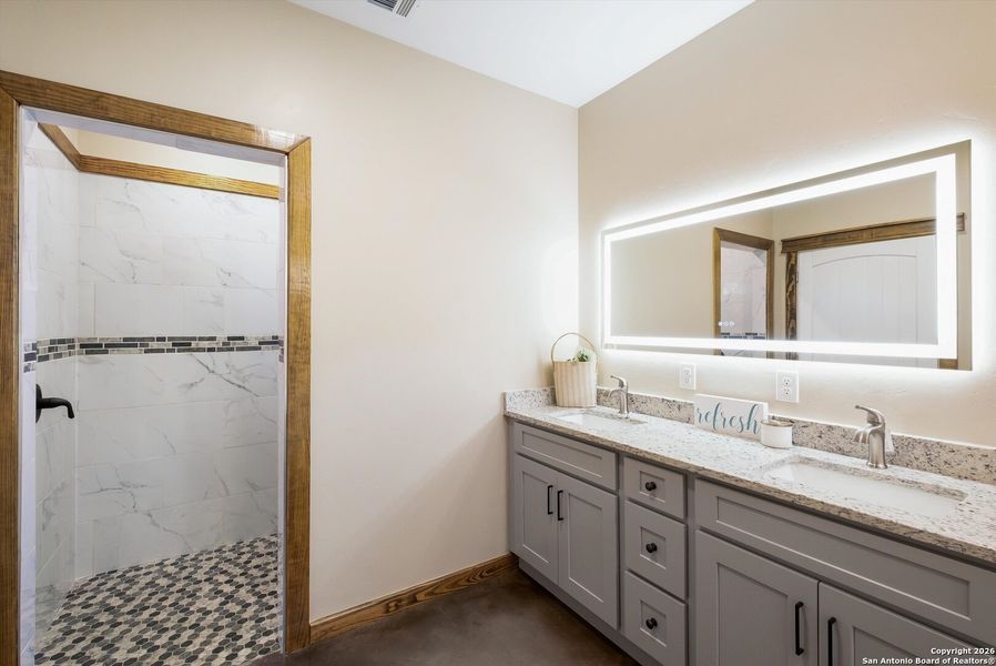 Furnished interior view inside a new home in , Bandera (Image 5).