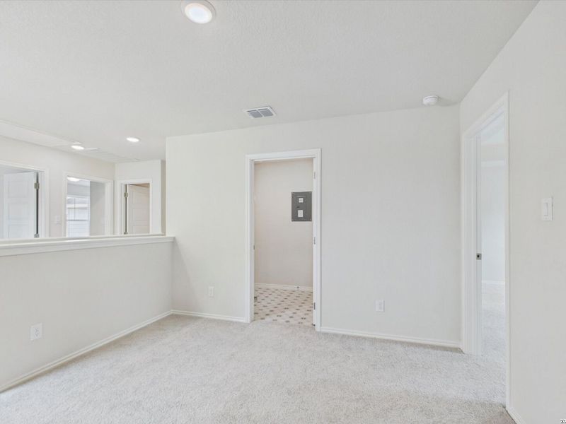 Spacious, unfurnished interior of a new home in Meadows at Oak Creek, San Antonio (Image 23). Spacious, unfurnished interior of a new home in Meadows at Oak Creek, San Antonio (Image 23).