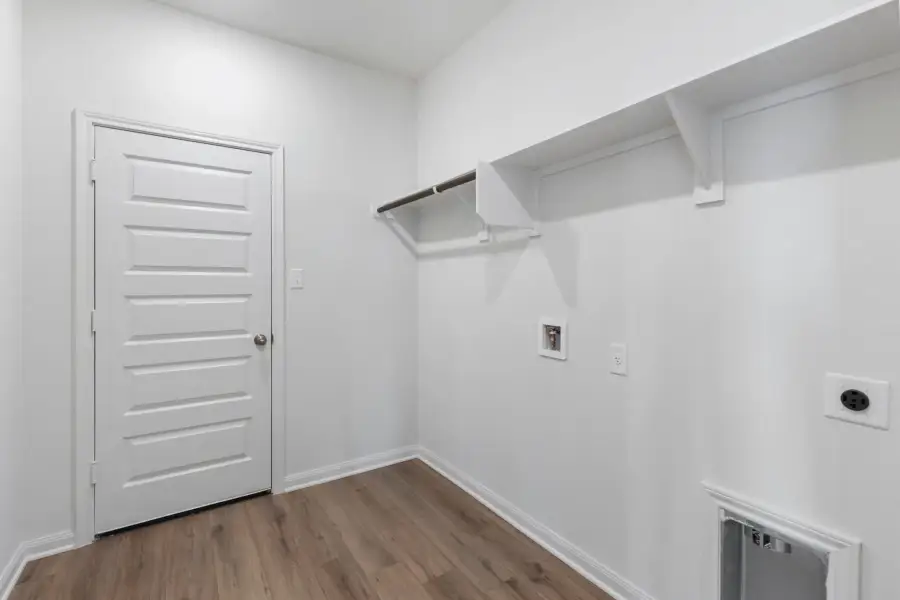 Spacious, unfurnished interior of a new home in Grand Lake, Snook (Image 23).