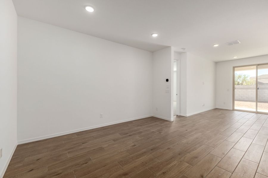 Spacious, unfurnished interior of a new home in Empire Pointe, Queen Creek (Image 7).