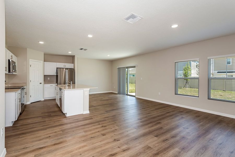 Spacious, unfurnished interior of a new home in Scenic Terrace, Haines City (Image 10).