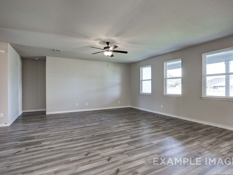 Spacious, unfurnished interior of a new home in Ladera, San Antonio (Image 20).