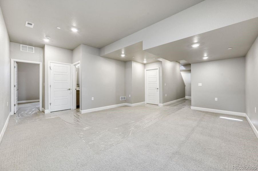 Spacious, unfurnished interior of a new home in , Superior (Image 36).