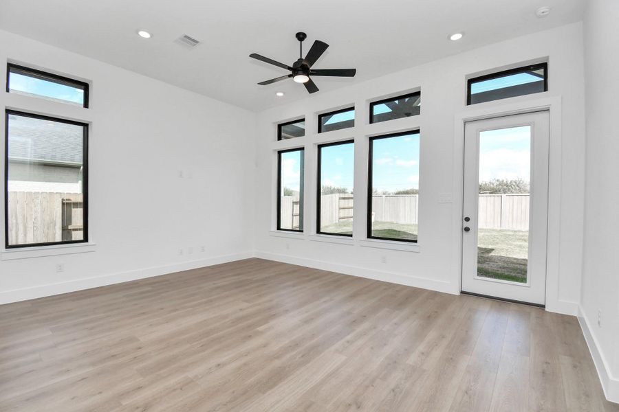 Spacious, unfurnished interior of a new home in Arabella on the Prairie: Premier Collection, Richmond (Image 32).