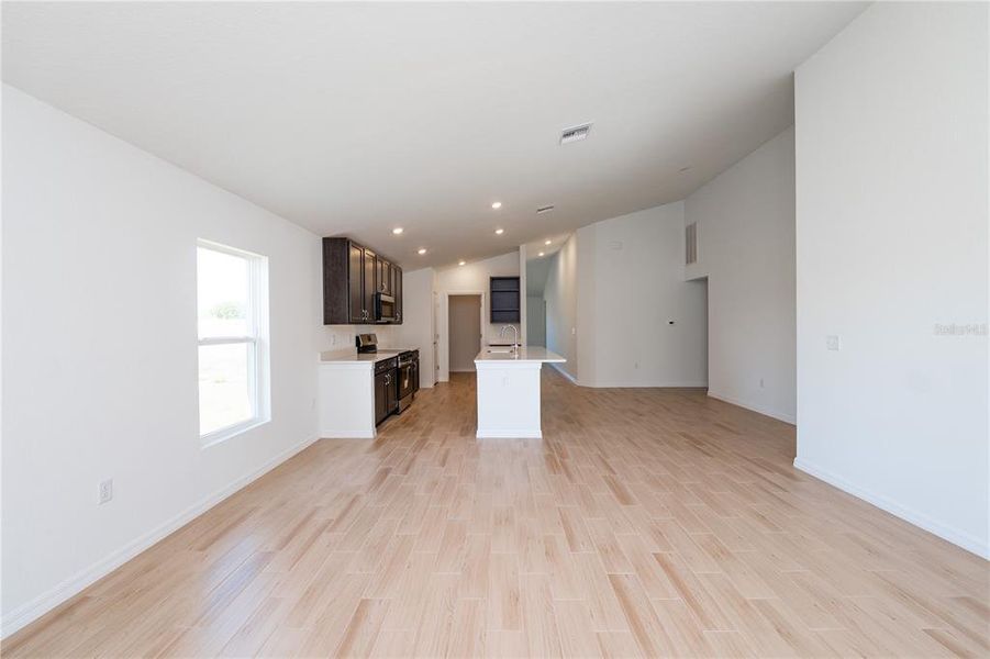 Spacious, unfurnished interior of a new home in , Frostproof (Image 25).