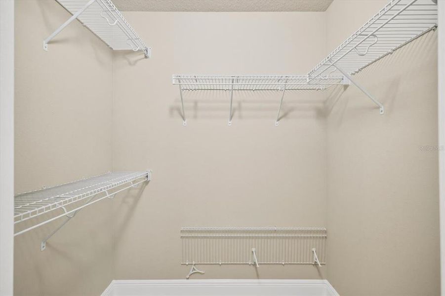 Spacious, unfurnished interior of a new home in , Weeki Wachee (Image 20).