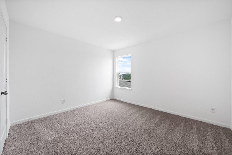 Spacious, unfurnished interior of a new home in , Maxwell (Image 13).