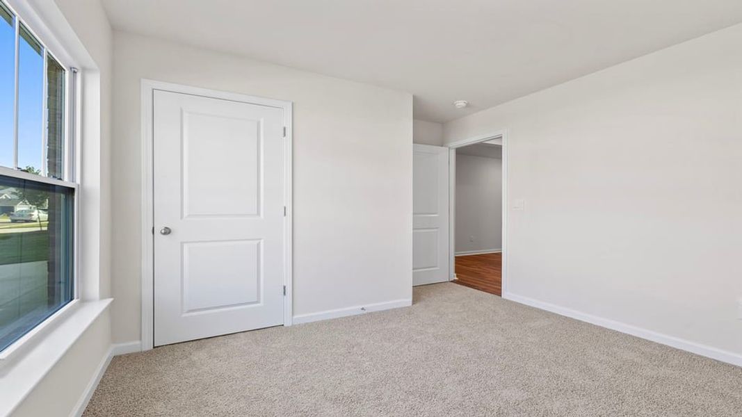 Spacious, unfurnished interior of a new home in Cedar Gap, Fountain Inn (Image 16).