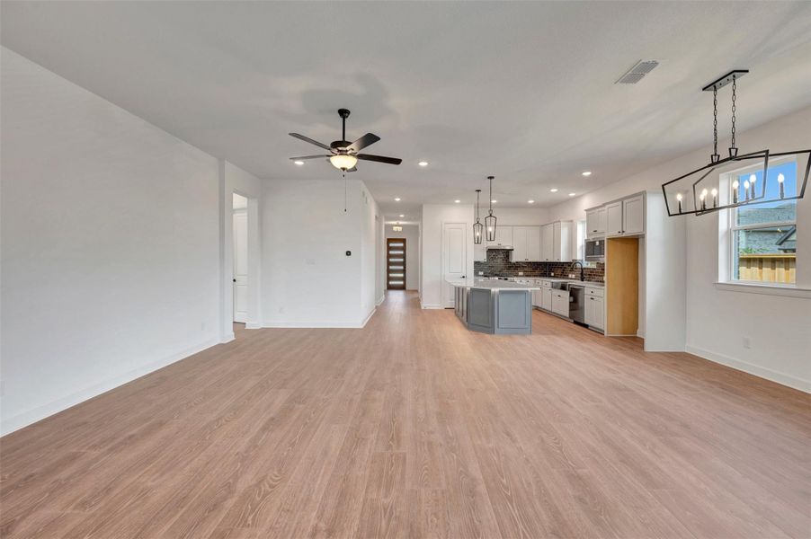 Spacious, unfurnished interior of a new home in Riceland - Enclave Collection, Mont Belvieu (Image 18). Spacious, unfurnished interior of a new home in Riceland - Enclave Collection, Mont Belvieu (Image 18).