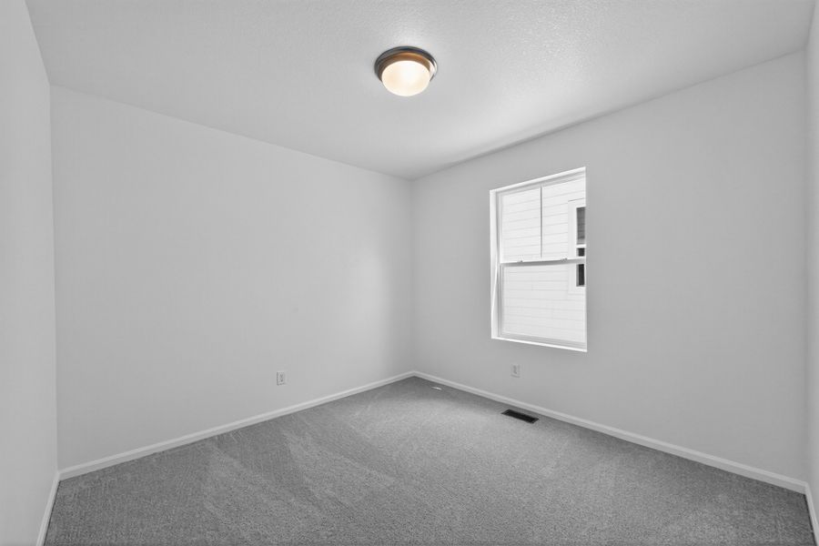 Spacious, unfurnished interior of a new home in Lake Bluff, Greeley (Image 19).