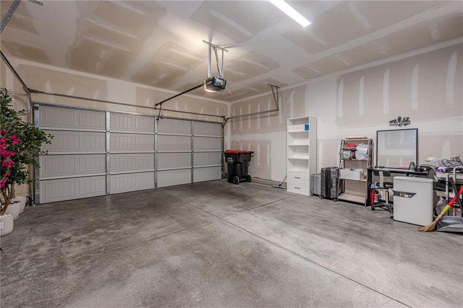 Spacious, unfurnished interior of a new home in , Atlanta (Image 22).