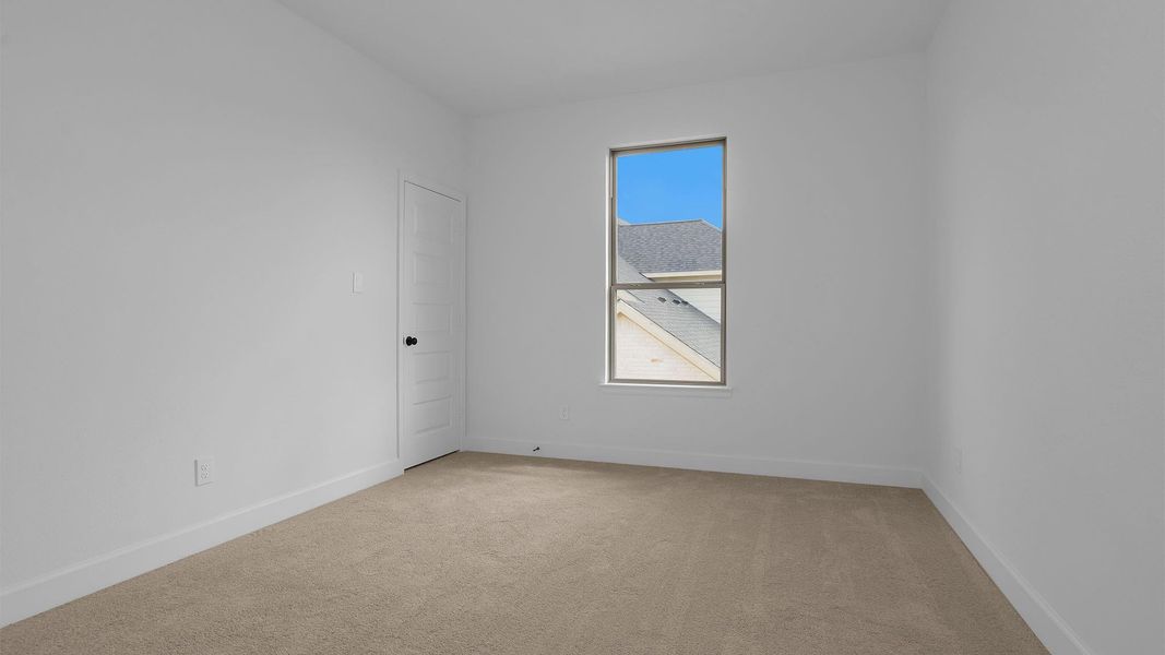 Spacious, unfurnished interior of a new home in Katy Court 70', Katy (Image 9).