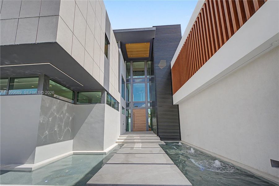 Exterior details and patio area of a home in , Fort Lauderdale (Image 32).