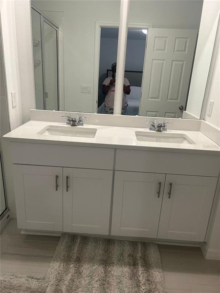 Furnished interior view inside a new home in , Orlando (Image 13).