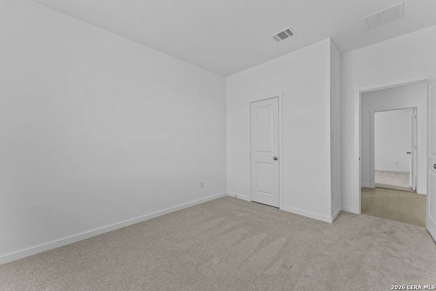 Spacious, unfurnished interior of a new home in Sky Ranch, New Braunfels (Image 11).