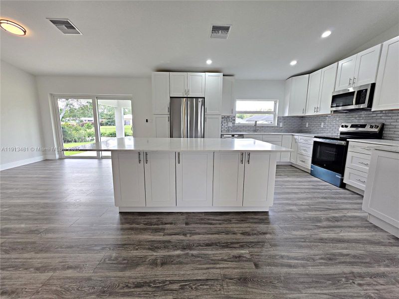 Furnished interior view inside a new home in , Lake Placid (Image 10).