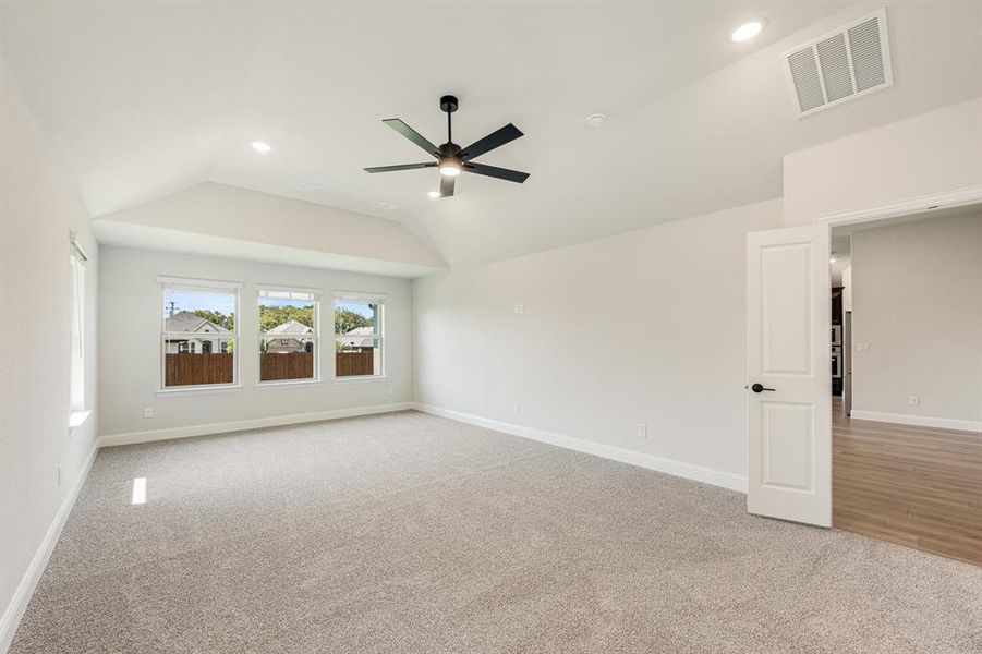 Spacious, unfurnished interior of a new home in Eagle Glen 50, Alvarado (Image 28). Spacious, unfurnished interior of a new home in Eagle Glen 50, Alvarado (Image 28).
