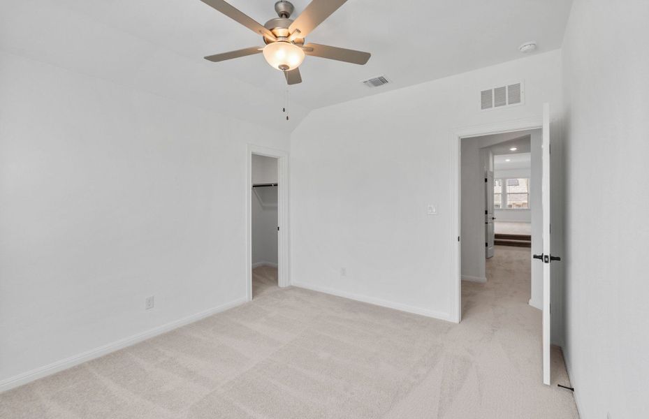 Spacious, unfurnished interior of a new home in Bluffview Reserve, Leander (Image 43).