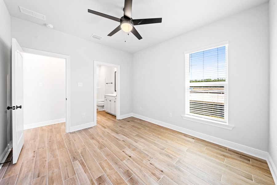 Spacious, unfurnished interior of a new home in Natureview, Freeport (Image 19).