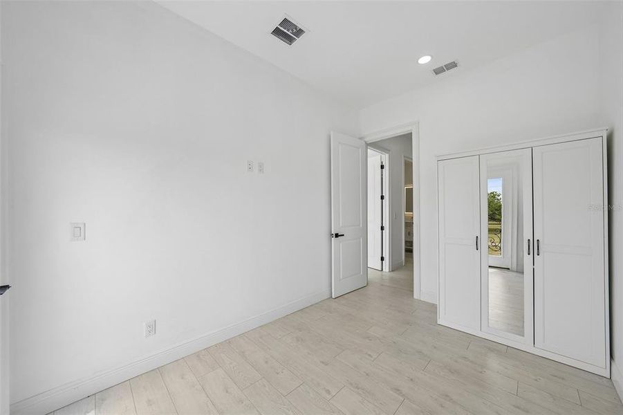 Spacious, unfurnished interior of a new home in , Tampa (Image 42).