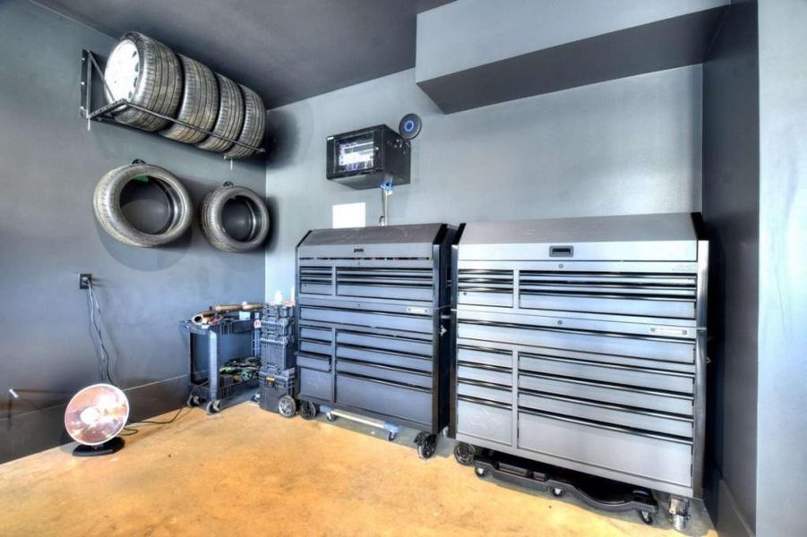 Image 83 of a home in .