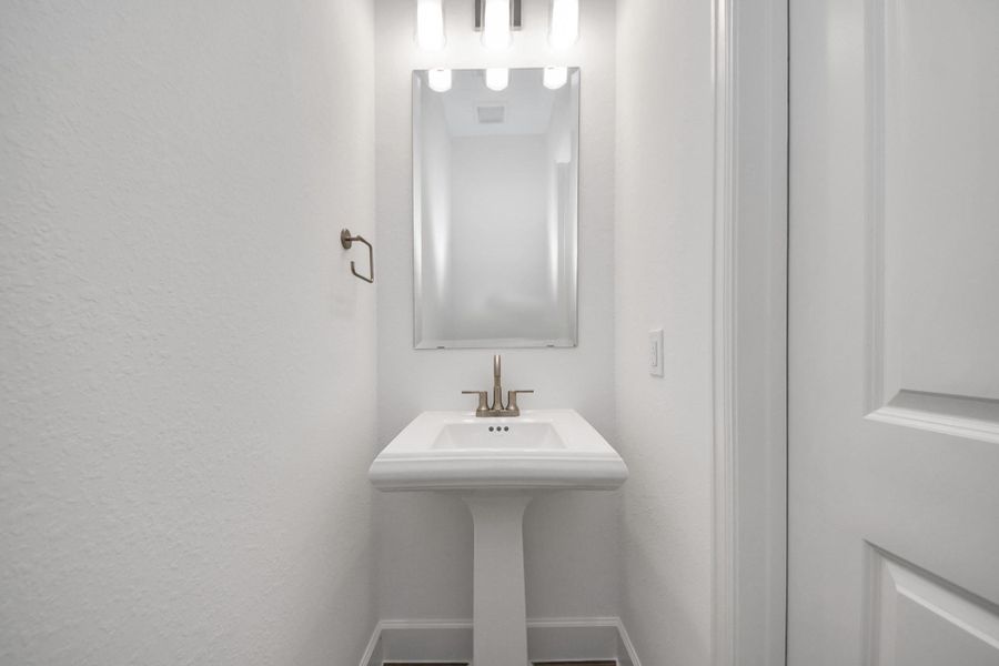 Close-up of interior finishes inside a home in Valencia, Manvel (Image 19). Close-up of interior finishes inside a home in Valencia, Manvel (Image 19).