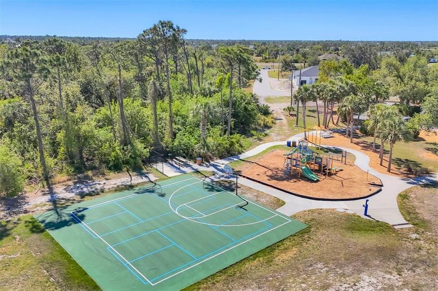 Community amenities in , Port Charlotte (Image 44).