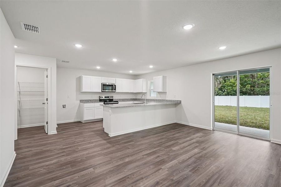 Spacious, unfurnished interior of a new home in Sable Run, Ocala (Image 14).