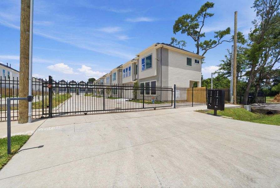 Community amenities in , Houston (Image 28).
