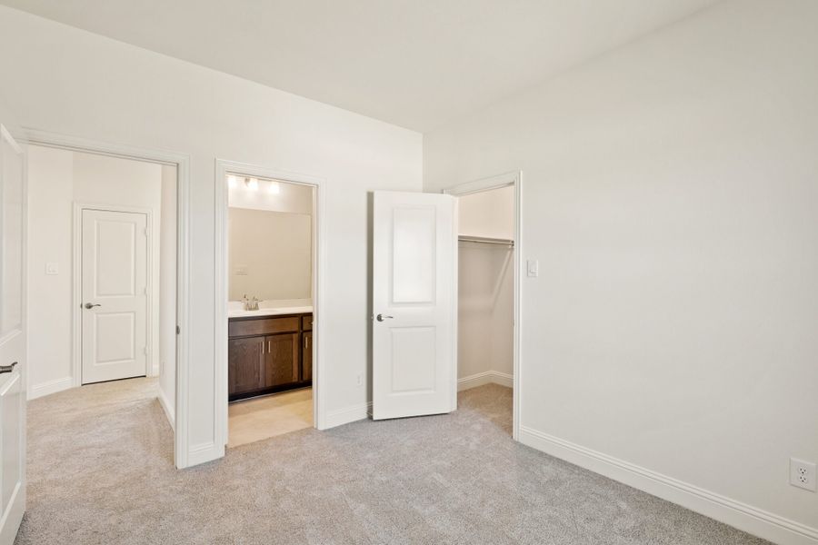 Spacious, unfurnished interior of a new home in Lake Breeze, Lavon (Image 39).