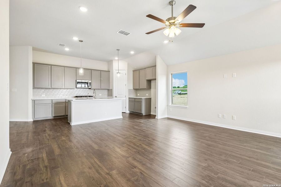 Spacious, unfurnished interior of a new home in Stream Waters, Seguin (Image 41). Spacious, unfurnished interior of a new home in Stream Waters, Seguin (Image 41).