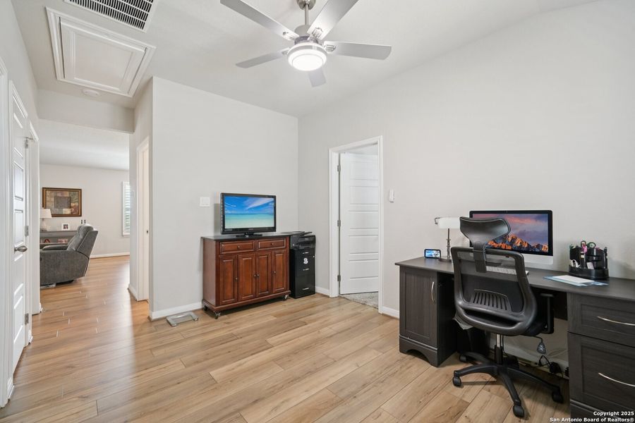 Furnished interior view inside a new home in Meyers Landing, New Braunfels (Image 16).