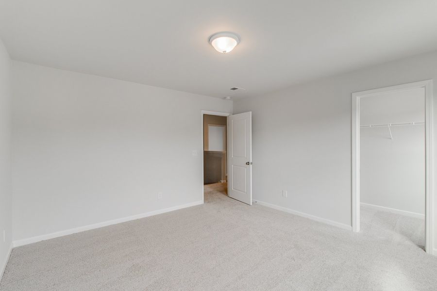Spacious, unfurnished interior of a new home in Winston Point, Gilbert (Image 26).